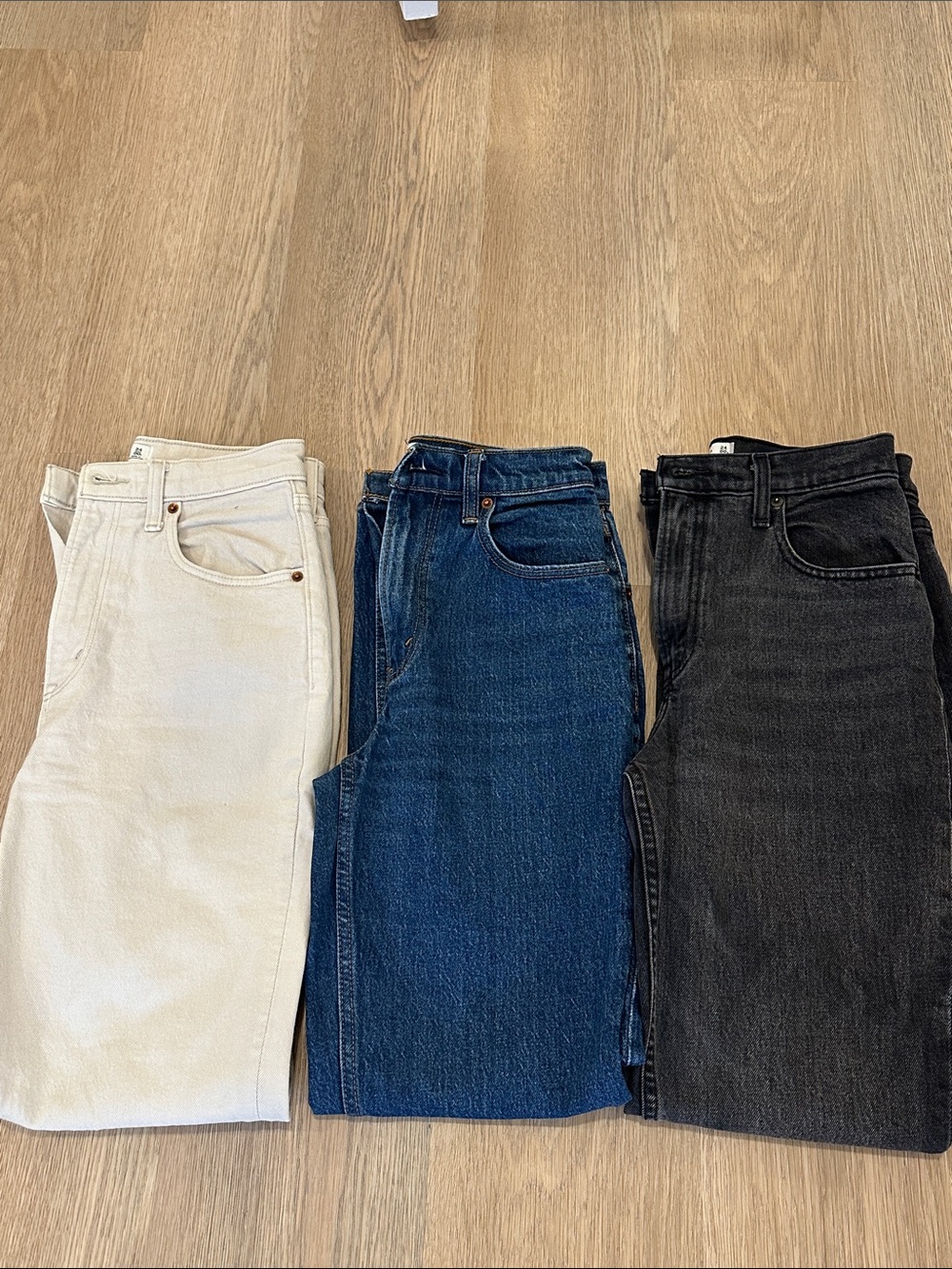 3-Pack 90s straight Ultra High rise Abercrombie jeans- Cream, Blue, Black